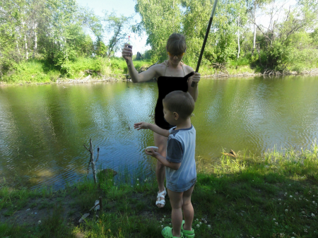 Мама Захара Т. любит проводить совместный досуг с семьей. Отдыхать на природе, рыбачить...