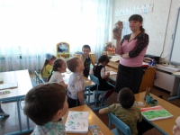 Бурундучок хвалит детей