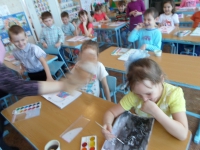 Варя смущается