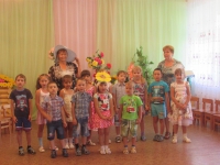 Дети поют для Садовницы