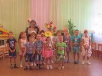 Дети поют для Садовницы