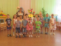 Дети поют для Садовницы