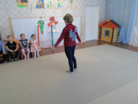 Карлсон в гостях у ребят
