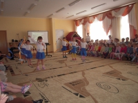 Выступление старших ребят.