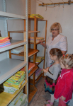 Полочки с чистым бельем