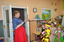 Нам гостинец