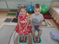 Такое приятное занятие поможет нашим ножкам!