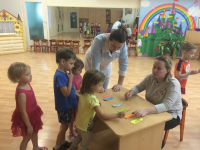 выбирают путевки... в какую же страну отправиться?