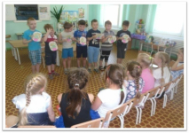 поздравляем девочек с праздником