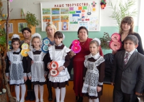 С мамами, бабушками и подарками.