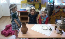 - Не плачь, дед, не плачь, баба: снесу вам яичко не золотое - простое!
