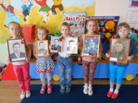 Взаимодействие с родителями. Участие в акции "Бессмертный полк" - фотографии участников ВОВ. - 2016 г.