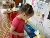 Инопланетяне играю в футбол-так решила Мила.