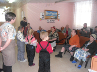 Поздравляем бабушек.