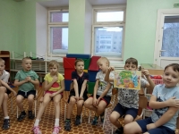 Беседа: Безопасные новогодние игрушки и  игры вокруг елки.