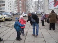 Тая подарила улыбку дедушке.