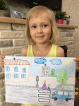 Вот так Поля с мамой переходят улицу.