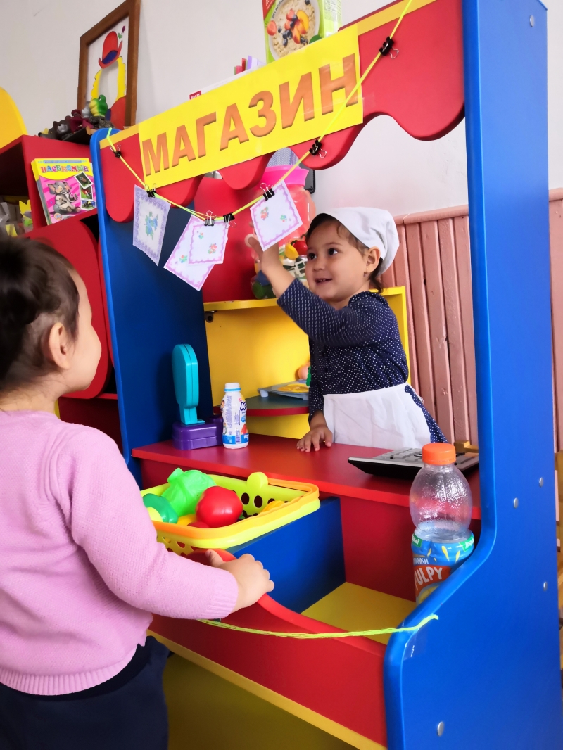 Магазин игра 5 лет. Smoby supermarket 34. Игрушки для девочек и для мальчиков. Игровой набор "супермаркет", 81см, 48 предметов toys. Тележка садовника "ecoiffier".