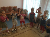 малышам очень понравились детские веселые песни