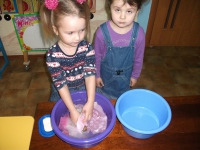 стирка кукольной одежды