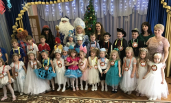 Новогодняя сказка в аэропорту средней  группы 