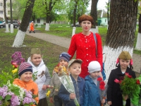 ВОЗЛОЖЕНИЕ ЦВЕТОВ К МЕМОРИАЛУ ПАВШИМ В ВОВ 1041-1945 ГГ.