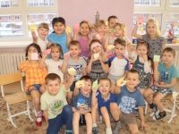 Предварительно ребята нашей группы подготовили подарки для детей из группы «Гномики»