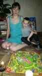 Семья Саши играли в настольные игры при свечах.