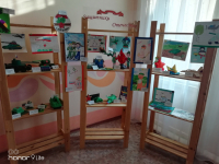 Выставка "Защитники родины"