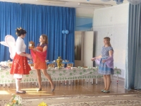 Пошла Муха на базар и купила самовар!