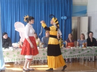 Пошла Муха на базар и купила самовар!