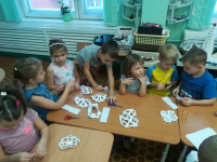 Вместе с подружкой веселей.