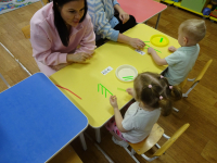 Развивать умение собирать по образцу