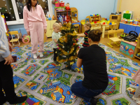 Вызвать эмоциональный отклик при украшении елки