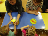 Развивать мелкую моторику