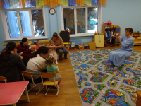 Пальчиковая гимнастика "Цветочки". Цель:развивать мелкую моторику рук