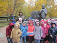 Памятник матери