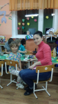 Яркая, праздничная игрушка готова
