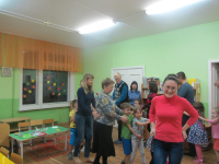 Игра направленная на сближение родителей и детей "Слушай команду"