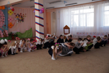 Ребята прячутся от бомбежек