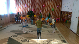 танец с листиками
