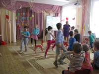 Игра " Стульчики"