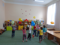 Игры с воздушными шарами.
