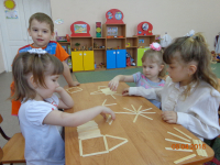 Игры с палочками.