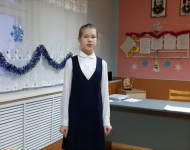 Глухова Полина, учащаяся 3 класса. Читает стихотворение "Память... на фотографии в газете"