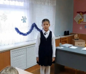 Терентьева Анастасия, учащаяся 2 класса. Читает стихотворение "От героев былых времен..."