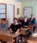 Гости открытого урока директор школы Зозуль Г.Н., преп. Макаев А.В., учащиеся отделения.