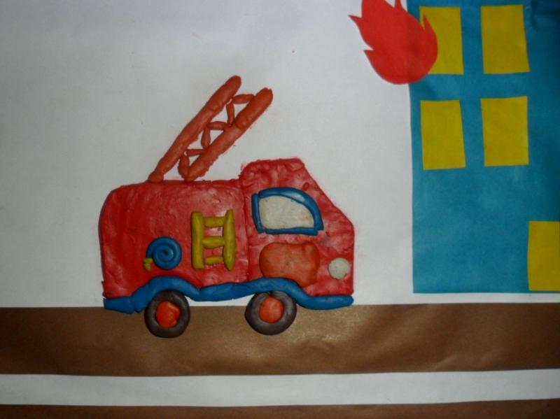 Пожарная машина подготовительная группа. Лепка пожарная машина в средней группе. Рисование пожарная машина в подготовительной группе. Пожарная машина из пласт. Лепка для детей по теме пожарная безопасность.