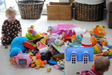 Что делать, если ребенок не хочет убирать за собой игрушки?!