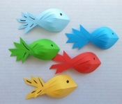 Объемные рыбки из цветной бумаги